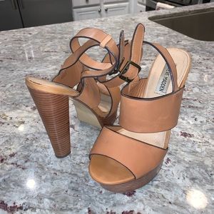 Steve Madden “Dezzzy” Leather Platform Heels